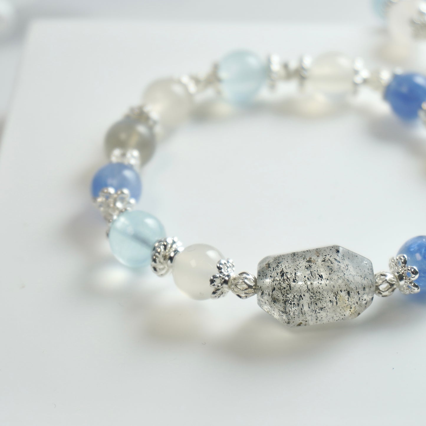Clarity, Courage & Inner Balance | Venom Super 7, Kyanite, Aquamarine, White Agate & Labradorite Crystal Bracelet