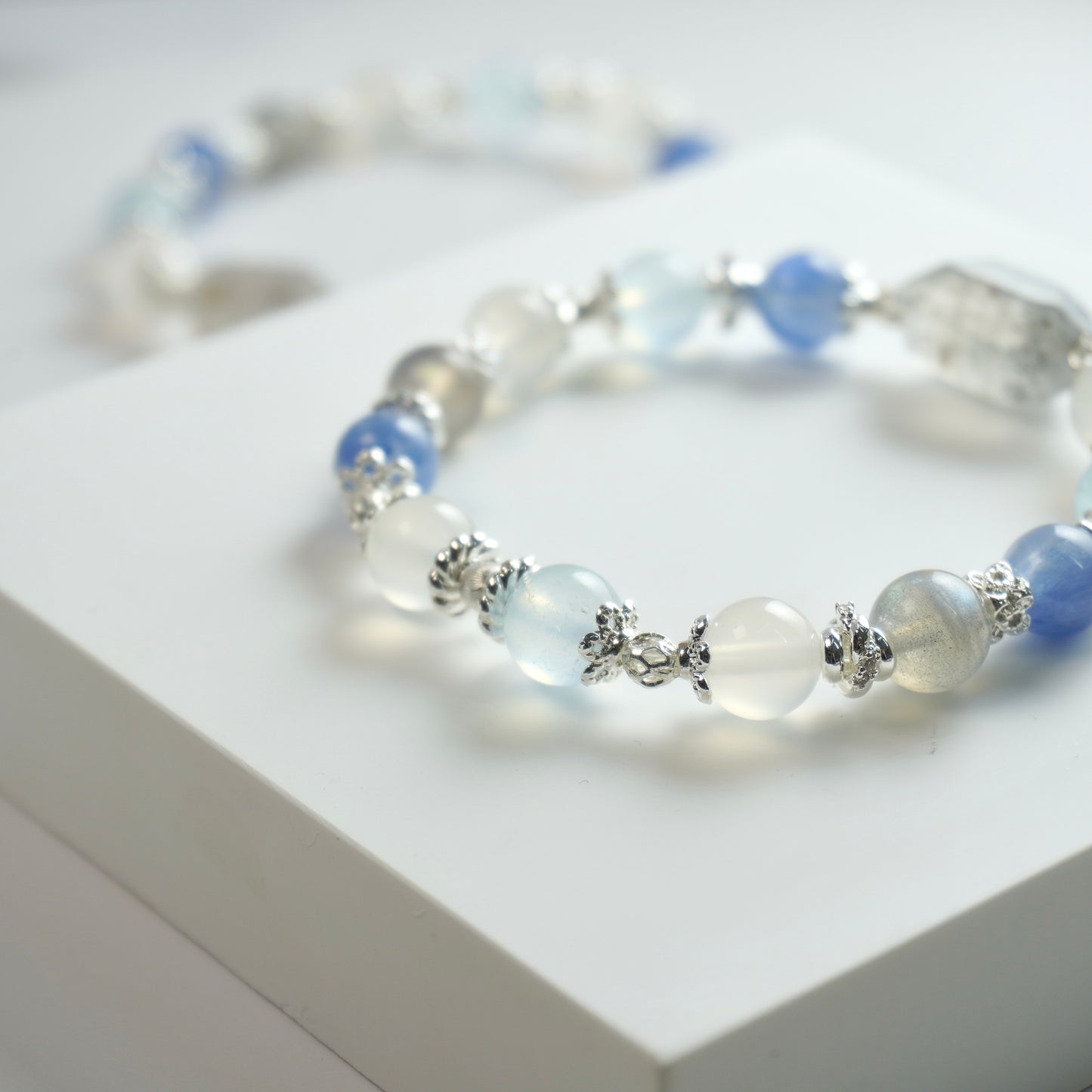 Clarity, Courage & Inner Balance | Venom Super 7, Kyanite, Aquamarine, White Agate & Labradorite Crystal Bracelet